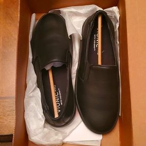 Vionic Avery black 6.5 shoe